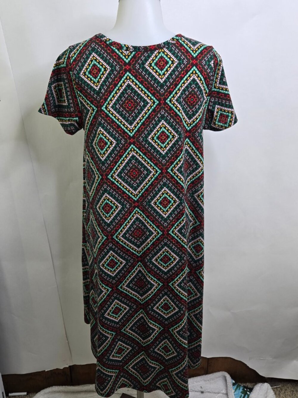 LuLaRoe Carly dress Small Red Green Geometric T Shirt Dress A-line Short Sleeve - Picture 5 of 8